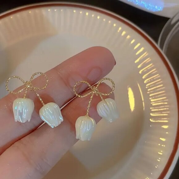 Cute Enamel Korean Style Bow Tie Design Pink Floral Tulip Studs Fashion Earrings - Picture 2 of 5